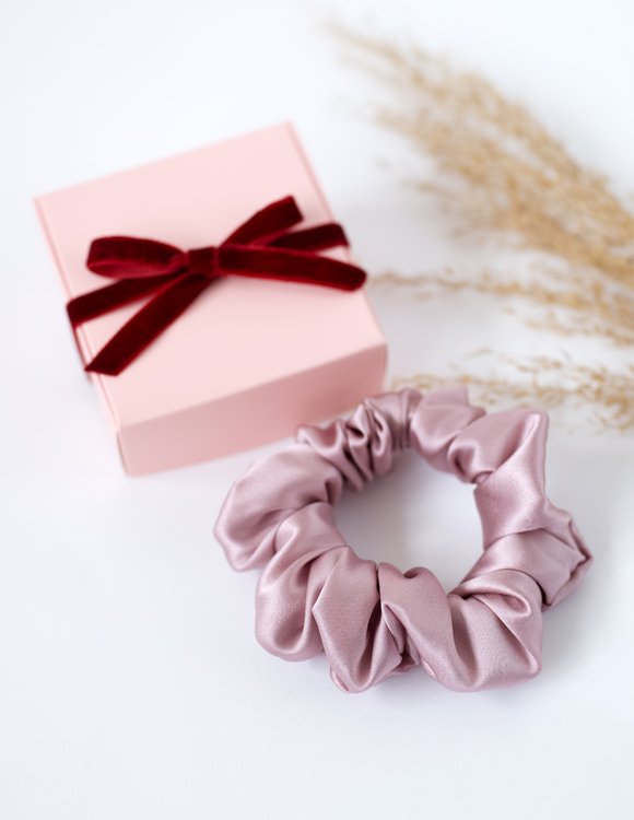 Šilkinė plaukų gumelė "UOGA" 1