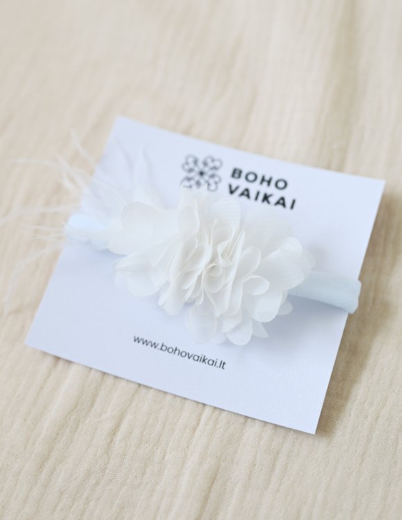 Puošni balta galvajuostė "Beatričė"