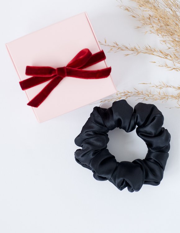 Juoda šilkinė plaukų gumelė "SERBENTAS"