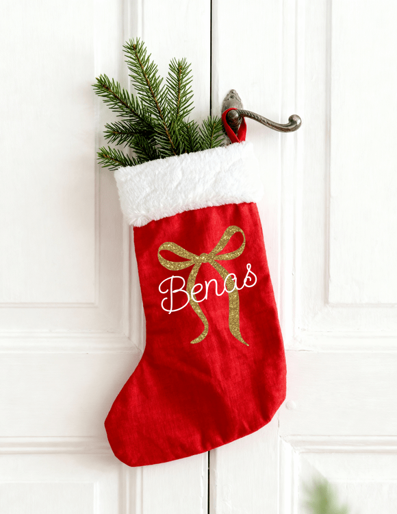 Raudona, personalizuota kalėdinė kojinė 