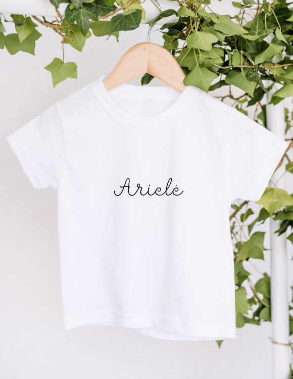 Vaikiški marškinėliai su pasirinktu vardu "Arielė"